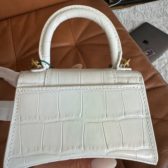 Selling new Balenciaga - Picture 6 of 8
